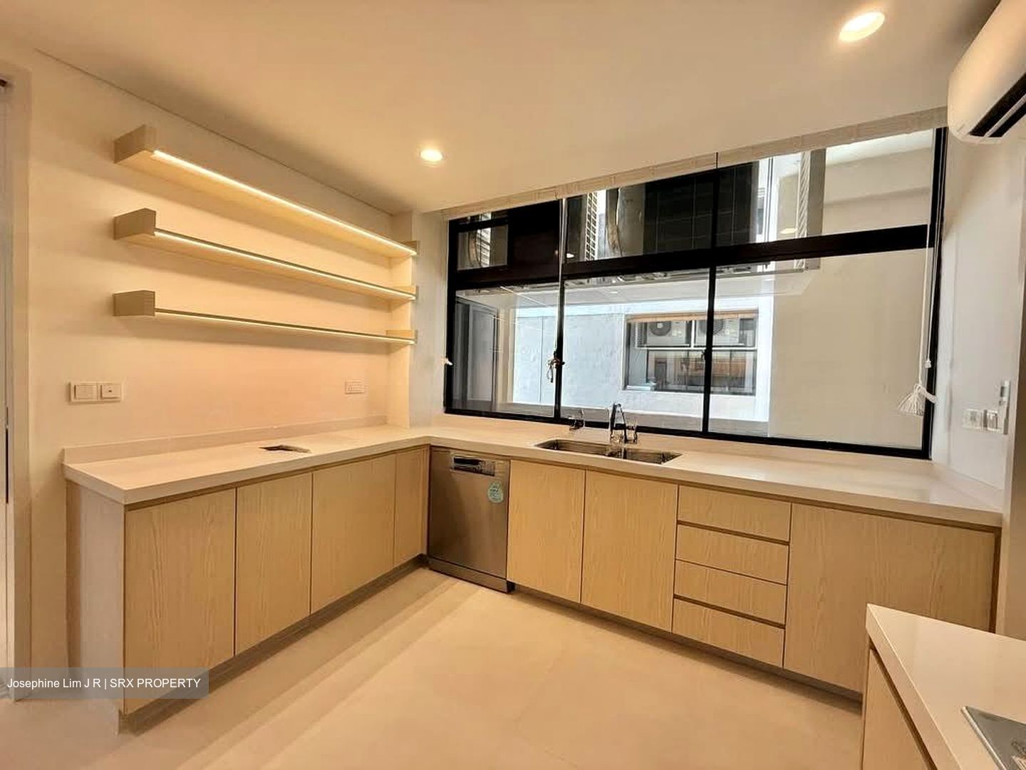The Colonnade (D10), Condominium #563475331